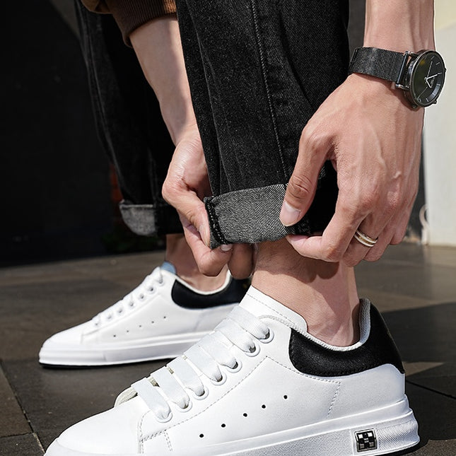 Herresneakers med Skjult 6 cm Løft – Tidløs Stil i Hvit eller Svart (Str. 37–46)