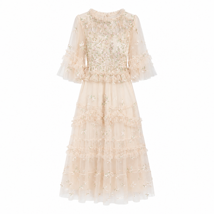 Brodert Midi Kjole til Dame – Elegant Kjole med Blomster og Volangdetaljer