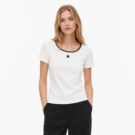 Beige Slim Fit T-skjorte til Dame – Elegant og Minimalistisk Sommertopp
