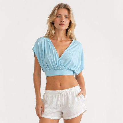 Crop Topp med Dyp V-hals – Kryssdetaljer & Batwing-ermer